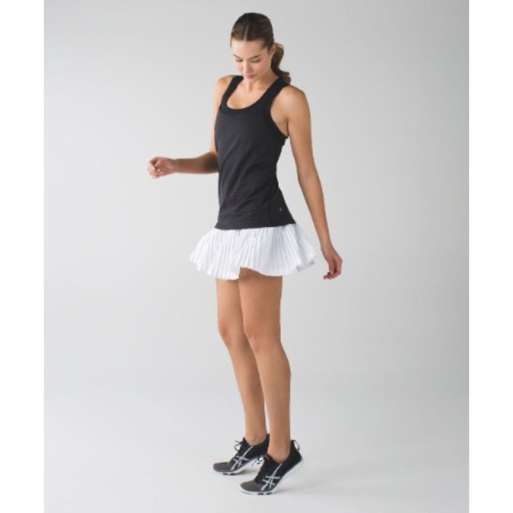 EUC LULULEMON Pleat To Street Skirt II White Grey 8